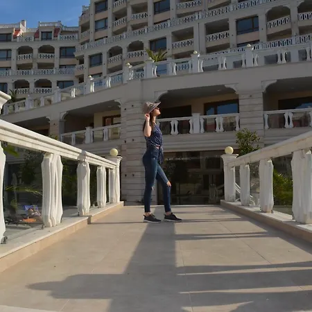 Апартамент East From Paradise