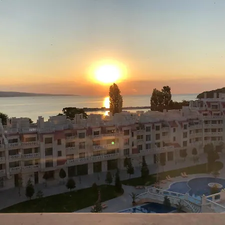 Apartment East From Paradise