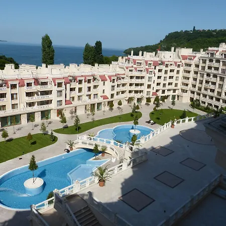 Apartment East From Paradise