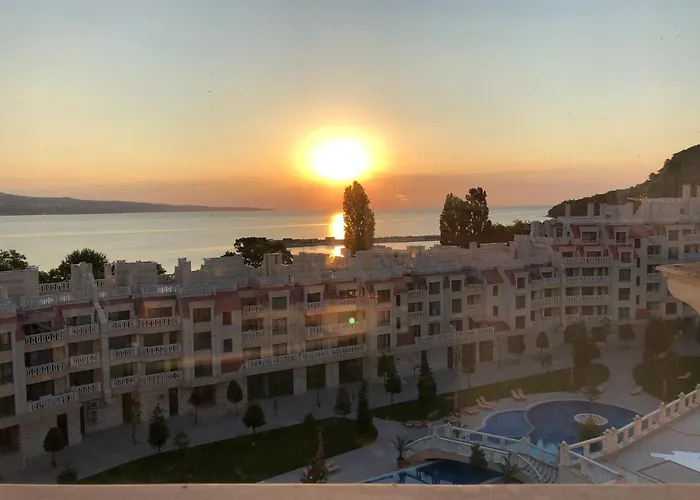 Apartment East From Paradise