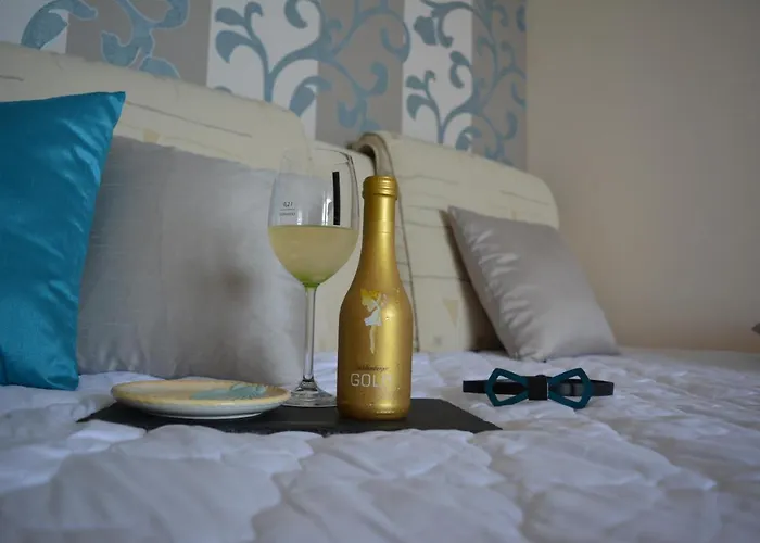 Apartment East From Paradise