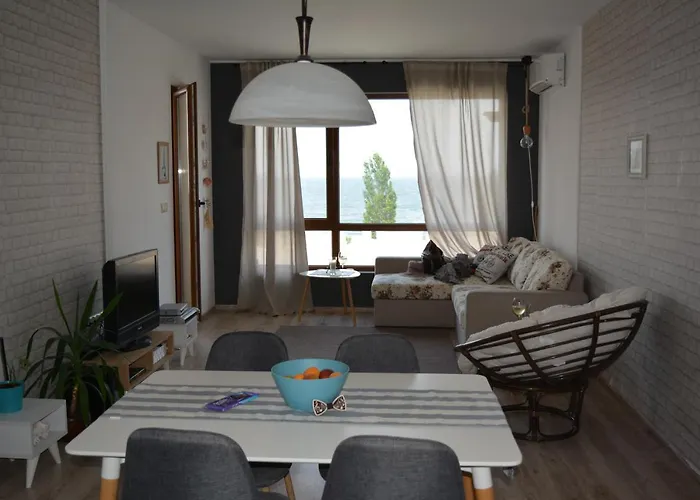 Apartment East From Paradise *